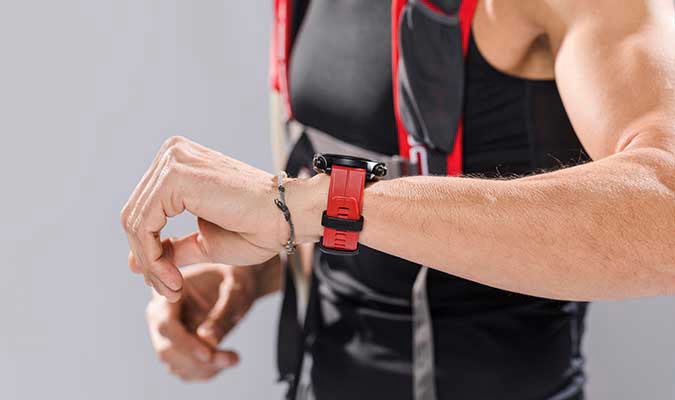 man met hardloophorloge